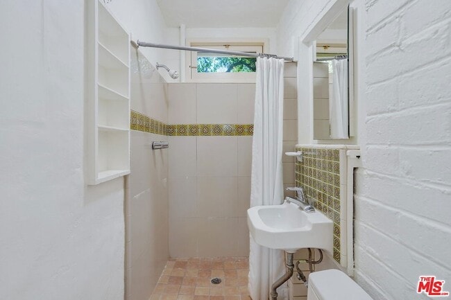 Building Photo - 21652 Encina Rd