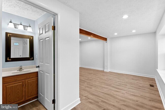 Building Photo - 14129 Honey Hill Ct