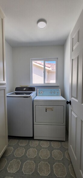 Building Photo - 2231 Aquatic Ct
