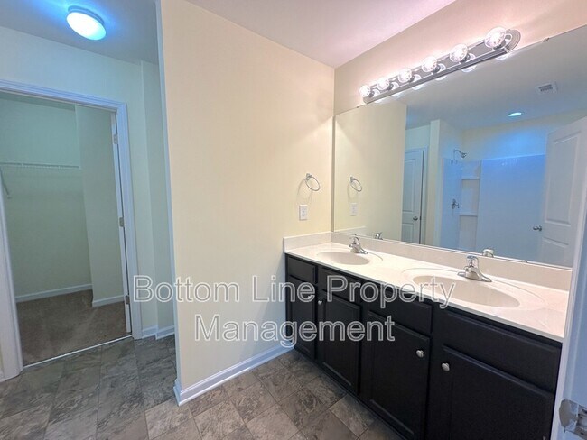 Building Photo - 9341 Hamel St