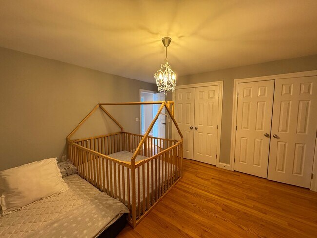 Building Photo - Waltham 3 bed 2.5 Bath