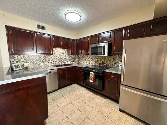 Building Photo - 2574 Marilee Ln