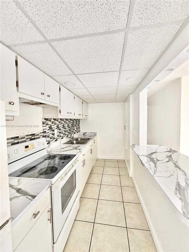 Building Photo - 4250 NW 79th Ave