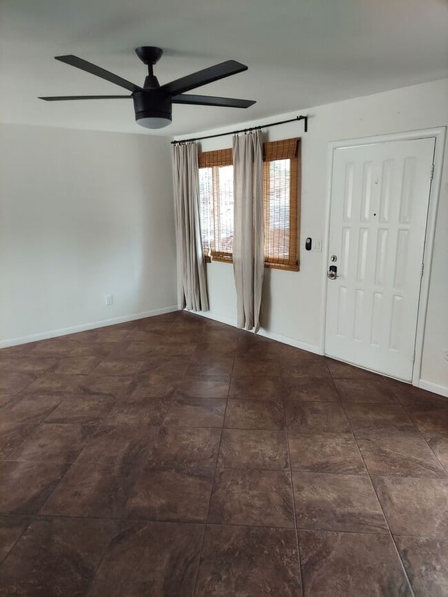 Building Photo - 2 bedroom, 1 bath with pool