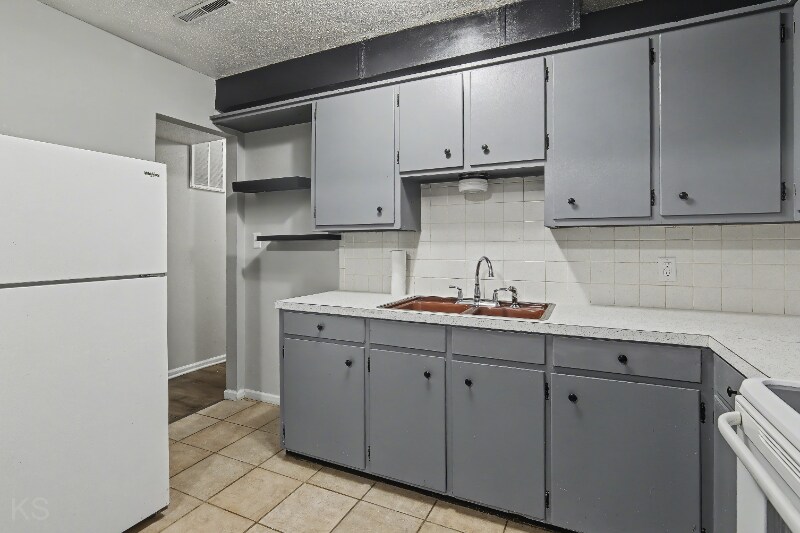 Building Photo - 600 S Missouri Ave