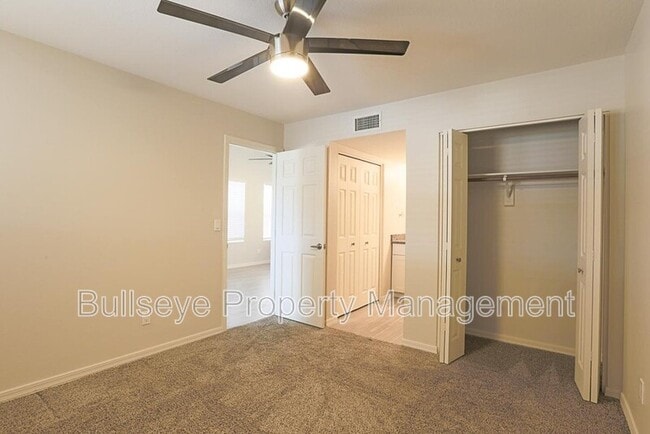 Building Photo - 3229 E Crescent Ave