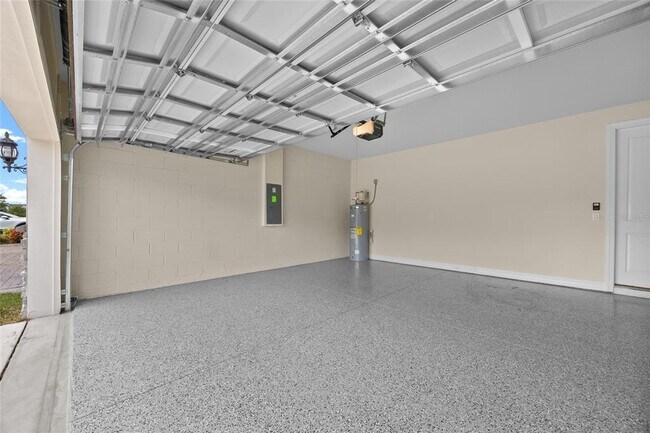 Building Photo - 2880 E Lake Pointe Dr