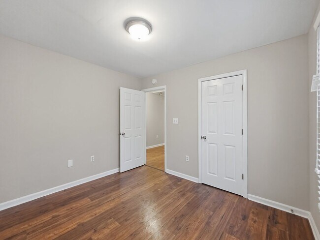 Building Photo - Fantastic 4 bedroom 2 bath home - Housing Vouchers Accepted