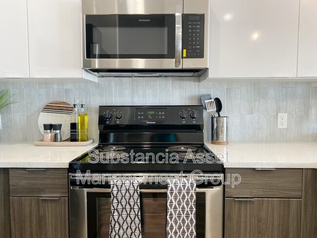 Building Photo - 1683 Midtown Pl