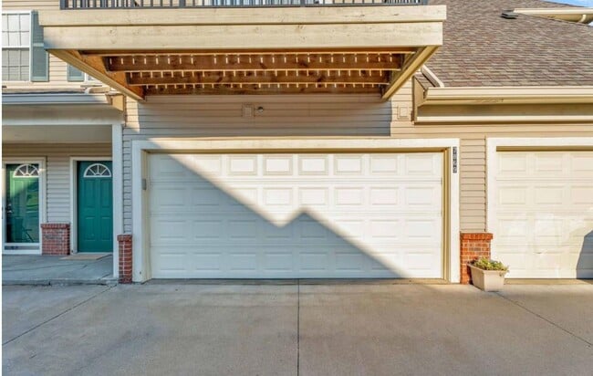 Building Photo - 7869 Ambassador Dr