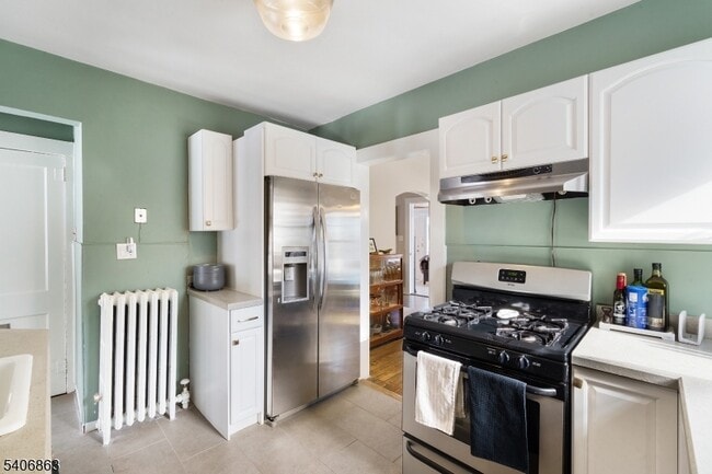 Building Photo - 11 Longview Trail E