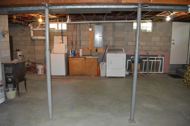 Building Photo - Spacious 3BR Home on Quiet Cul-de-Sac – Minutes from Downtown TC!