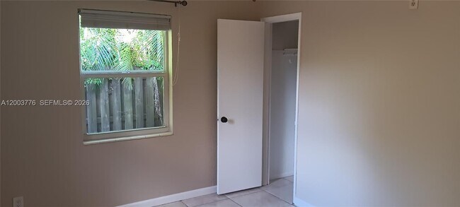 Building Photo - 1600 SW 14th St