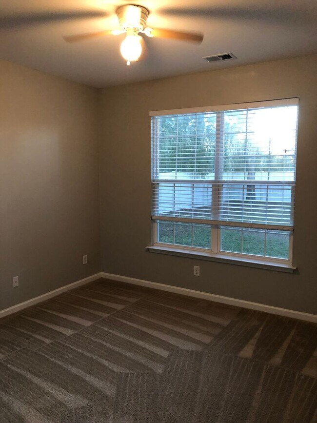 Building Photo - 93 Coopers Ln