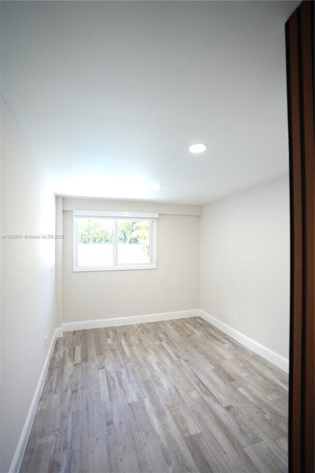 Building Photo - 2573 Conroy Dr