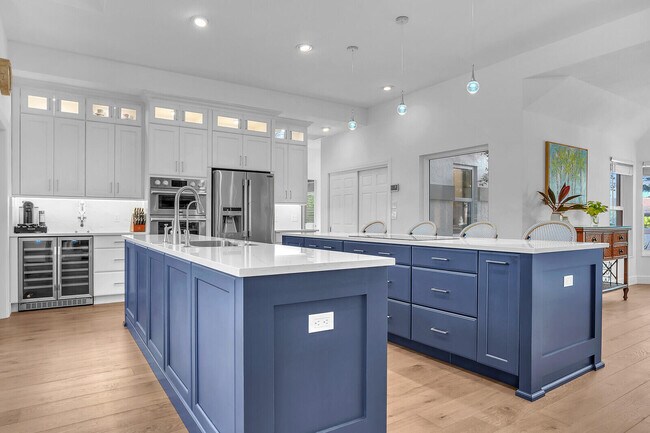 Building Photo - 8951 SE Marina Bay Dr