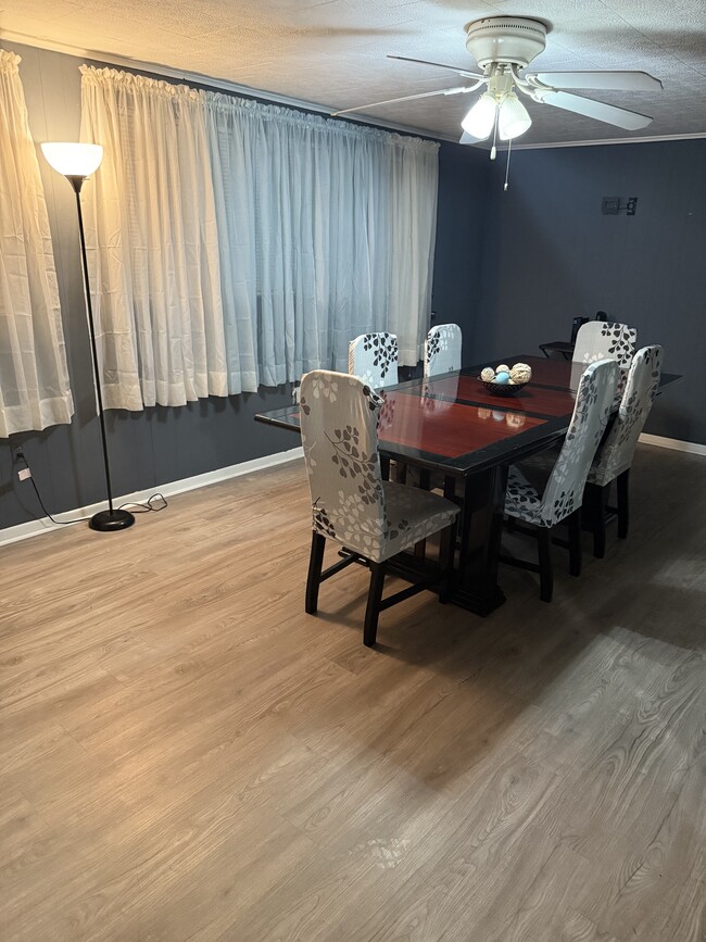 Building Photo - 104 E Pearl St