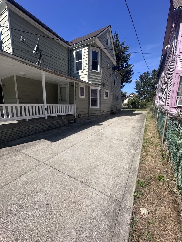 Building Photo - 3414 Daisy Ave