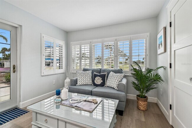 Building Photo - 8 Glencoe Pl