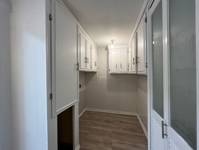 Building Photo - 3309 Mahan Dr