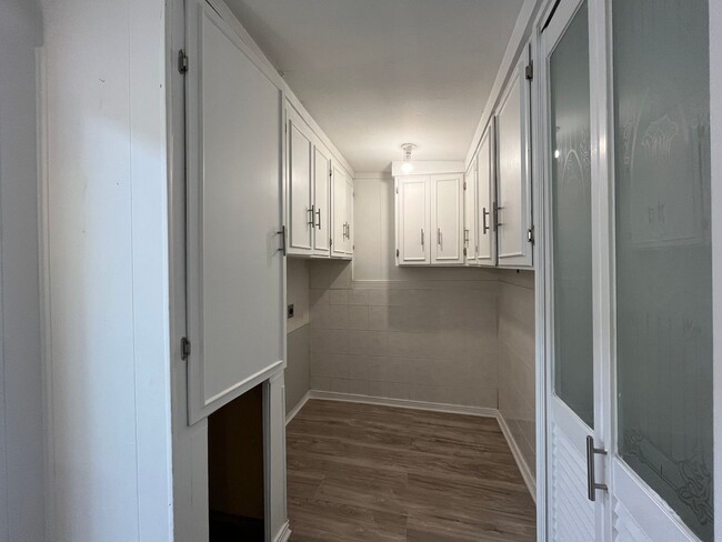 Building Photo - UPDATED FOUR BEDROOM PLUS BONUS ROOM!!