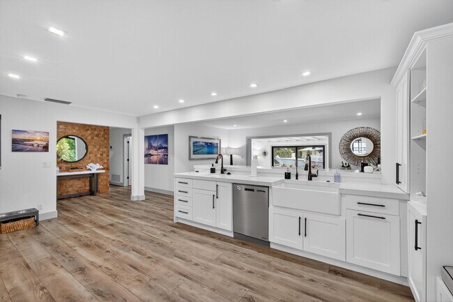 Building Photo - 12 Leeward Cir