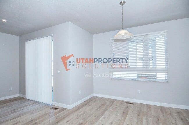 Building Photo - 992 W 380 S