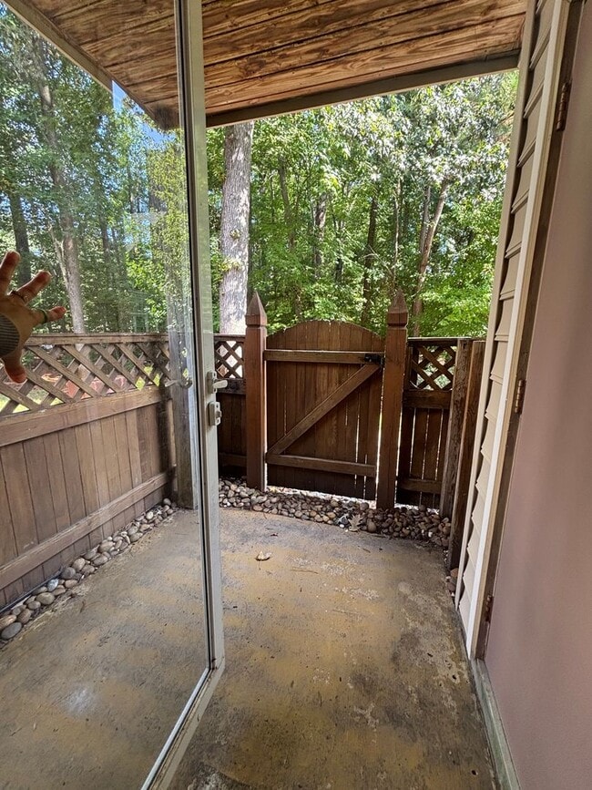 Building Photo - Beautiful Upgraded Condo located in Queens...