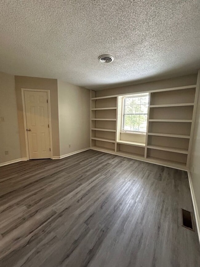 Building Photo - 7037 N Fisk Ct