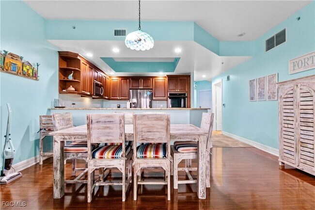 Building Photo - 14300 Riva Del Lago Dr