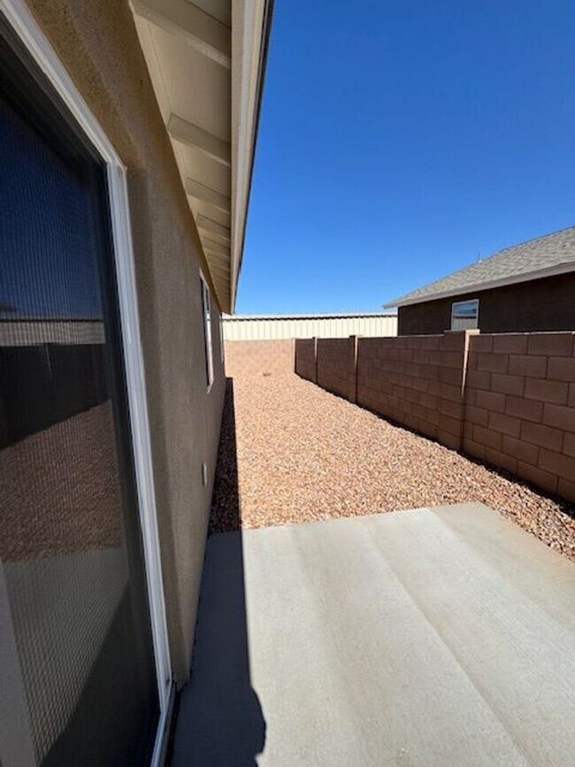 Building Photo - 2445 S Clovis Place-