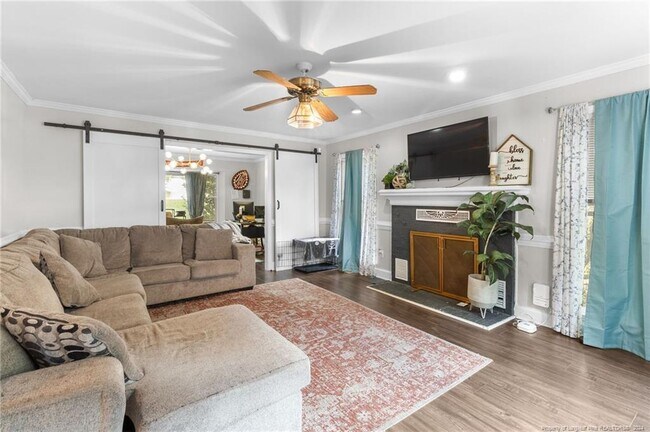 Building Photo - 3532 Kelburn Dr