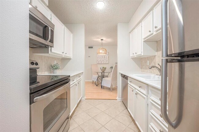 Building Photo - 2125 Augusta Dr