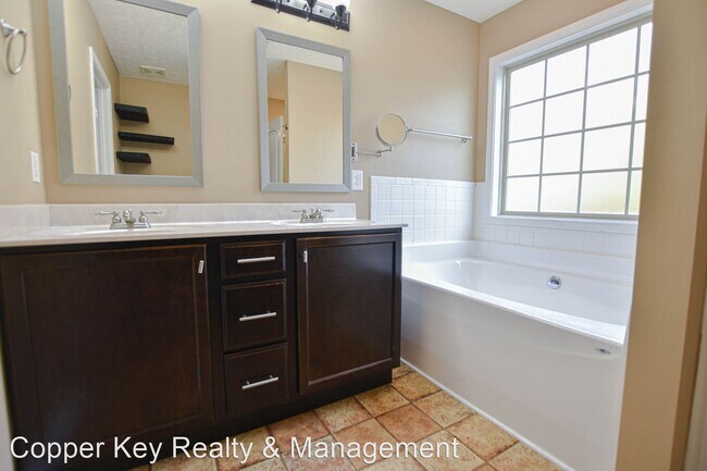 Building Photo - 3 br, 2 bath House - 979 Guinevere Court