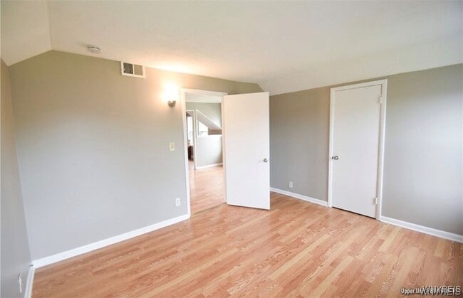 Building Photo - 8 Melrose Rd