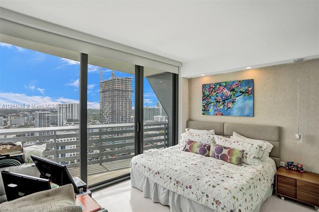 Building Photo - 460 NE 28th St