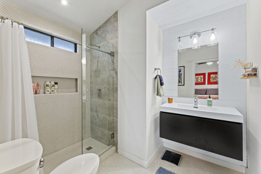 Building Photo - 4901 Howden Cir