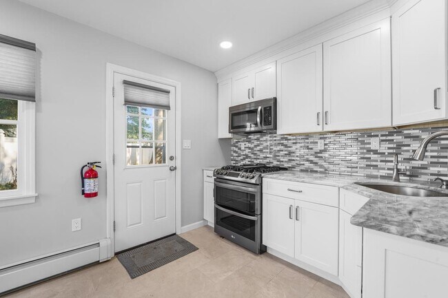 Building Photo - 52 Markham Rd