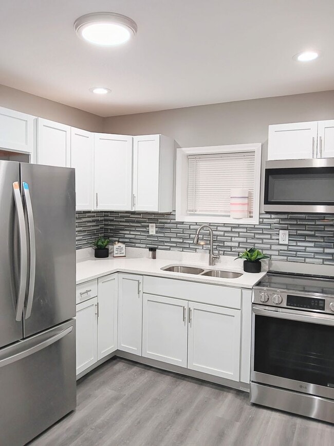 Primary Photo - Charming Hideaway