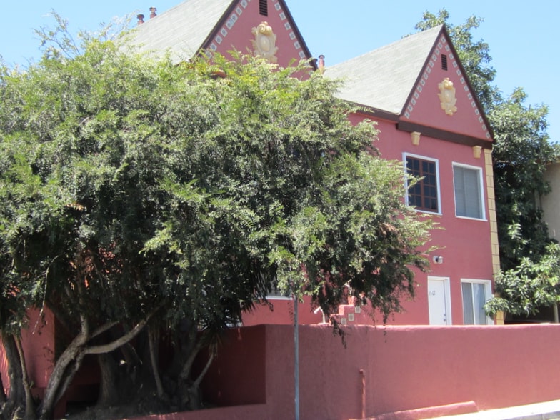 Building Photo - 3360 Descanso Dr