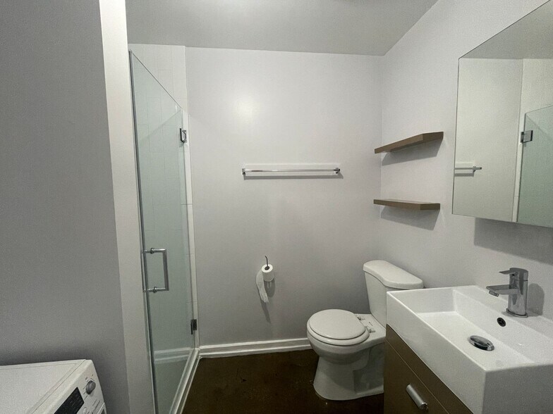 Building Photo - 4606 N Malden St