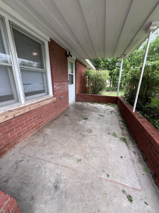 Building Photo - 1301 S Berry Rd