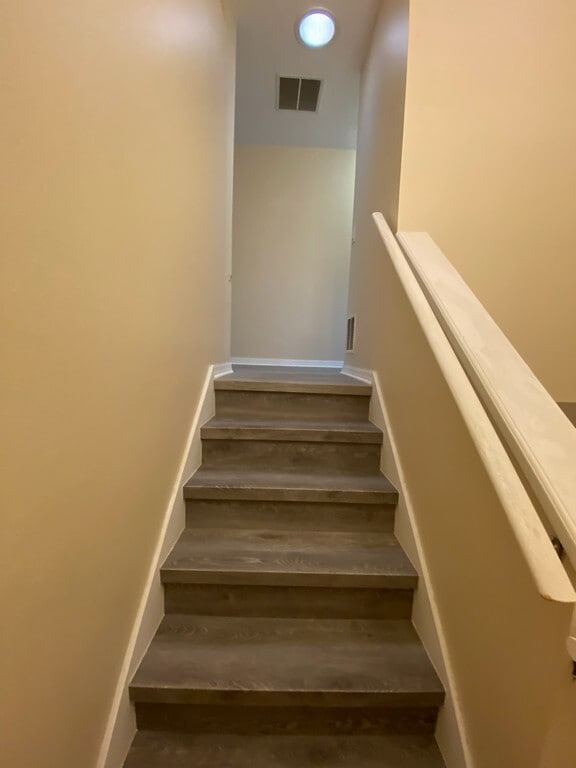 Building Photo - 6037 Scotchwood Gln