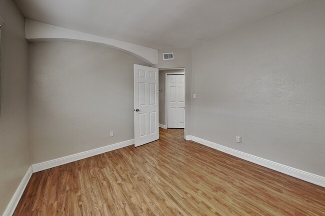 Building Photo - 313 S Lawsona Blvd