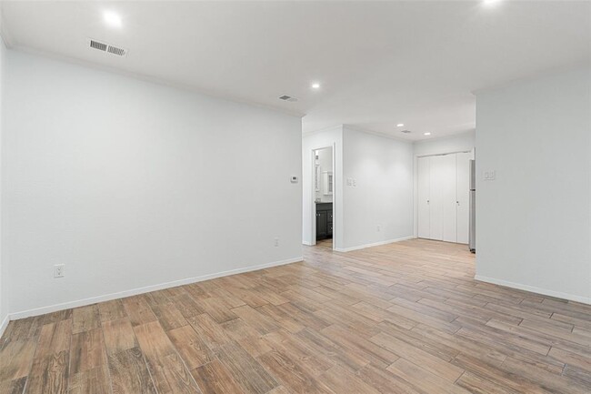 Building Photo - 5608 Cougar Dr