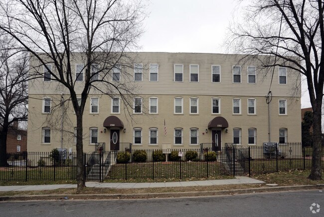 Building Photo - 1500-1502 Savannah St SE