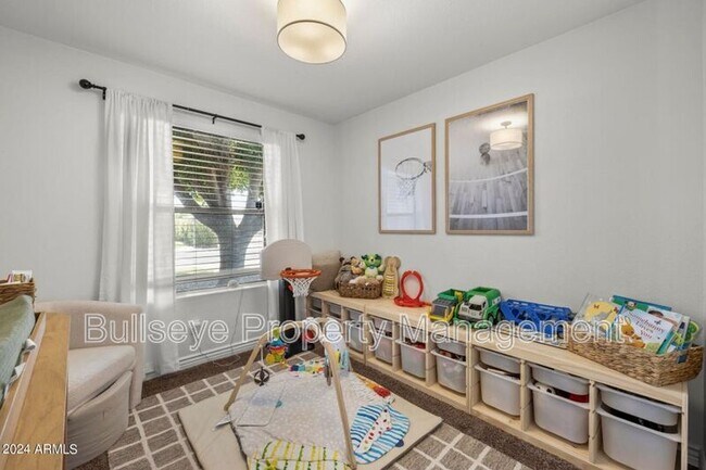 Building Photo - 3402 E Menadota Dr