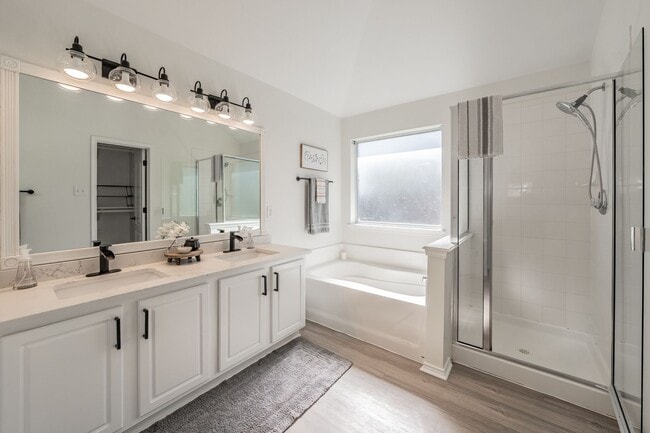 Building Photo - 3bed/2bath Cozy Chic with Backyard Oasis