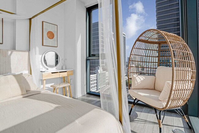 Building Photo - 404 NE 2nd Ave