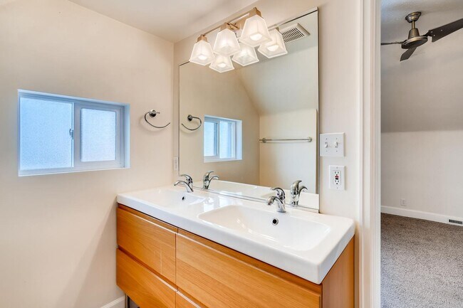Building Photo - Beautiful 3 Bed 2 Bath Home in LoHi